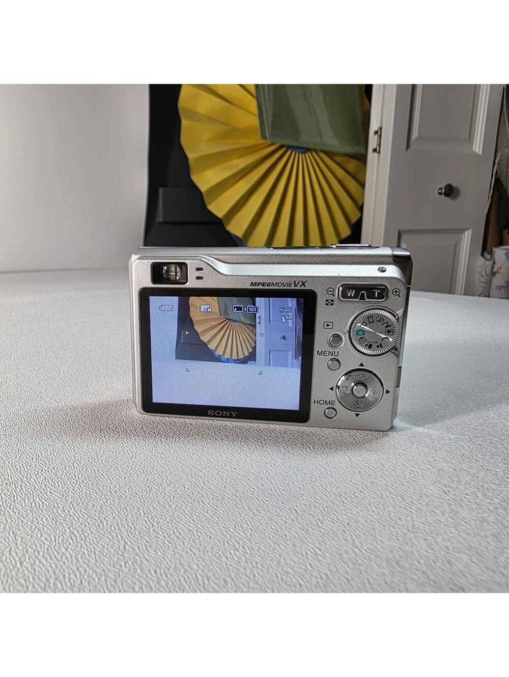 SONY Cyber-shot DSC-W80 Silver 7.2MP Carl Zeiss Vario-Tessar 3x Zoom